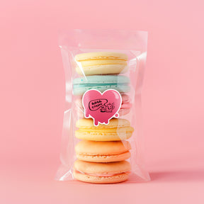 MUNBYN flowing heart-shaped thermal labels are ideal for embellishing packaging for confectioneries like macarons and various dessert boxes.